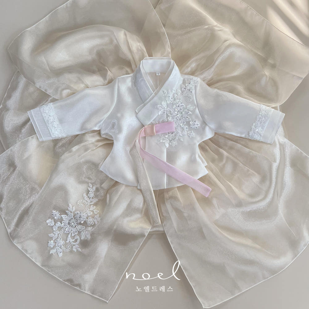 Eun-jung Hanbok in White