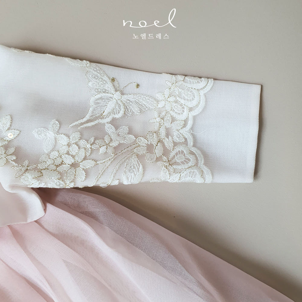 Hye-su Hanbok in White/Light Pink