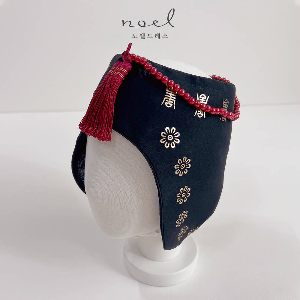 Ju-a Jobawi Hat in Black Tassel