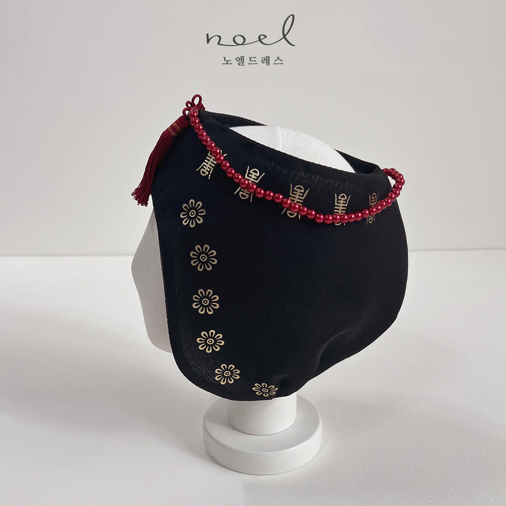 Ju-a Jobawi Hat in Black Tassel