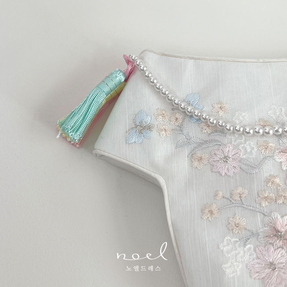 Kyung-hee Jobawi Hat in White Floral