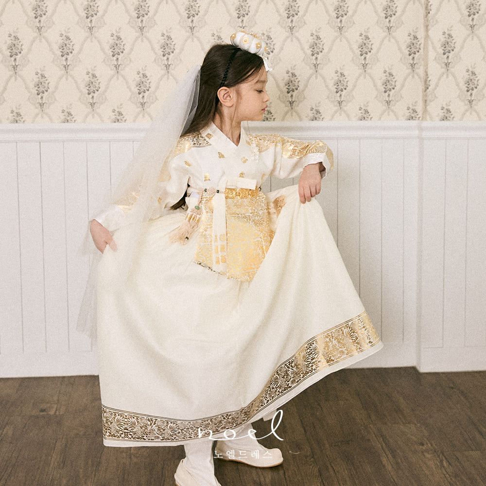 Su-bin Hanbok in White/Gold