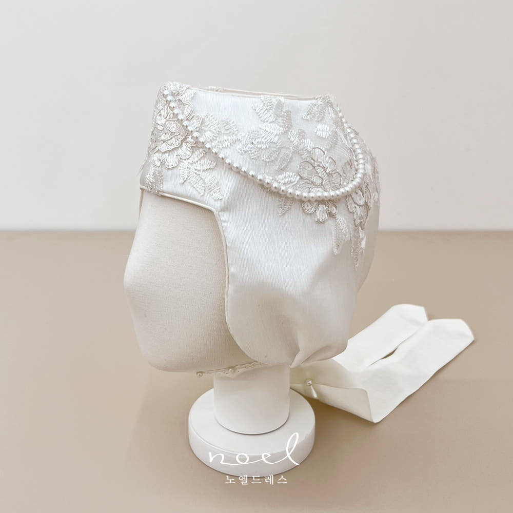 White Floral Jobawi Hat