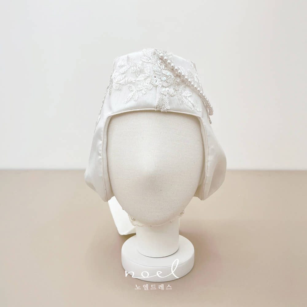 White Floral Jobawi Hat