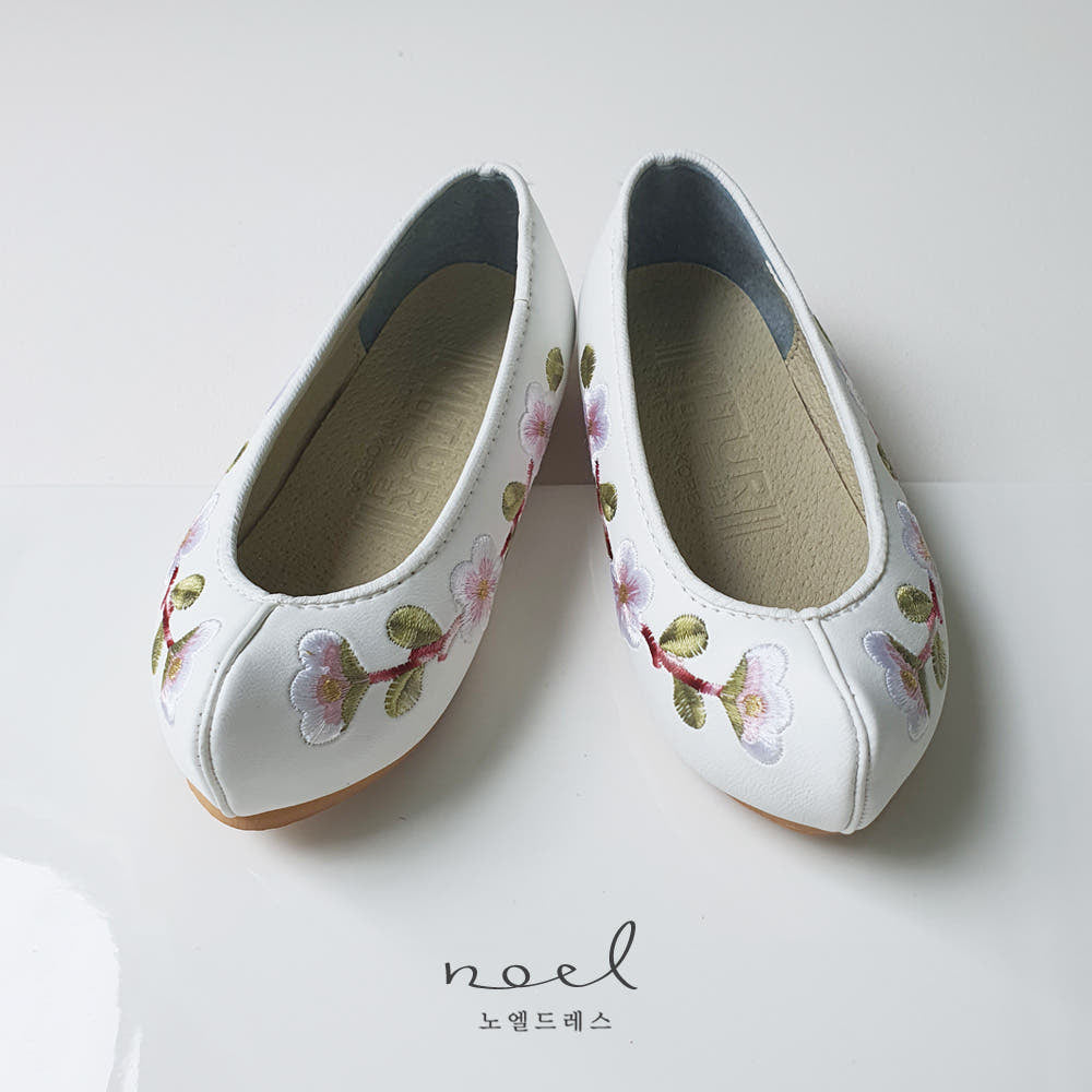White Plum Blossom Hanbok Shoes
