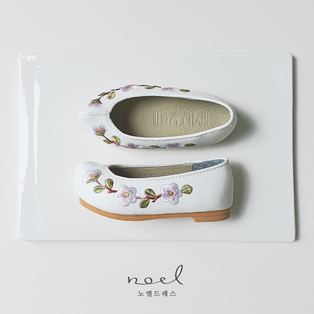 White Plum Blossom Hanbok Shoes
