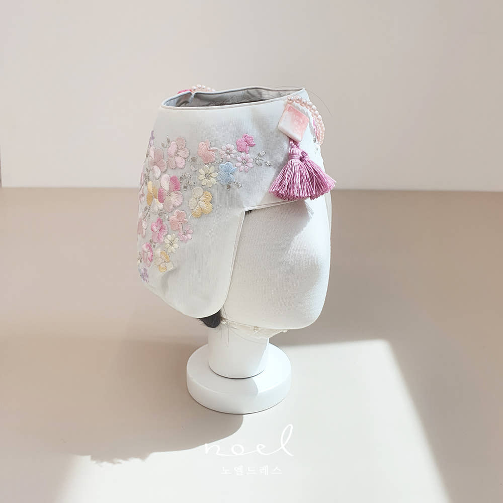 White and Pink Floral Jobawi Hat