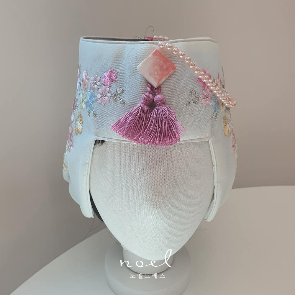 White and Pink Floral Jobawi Hat
