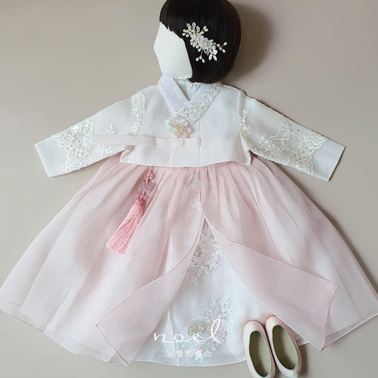 Hye-su Hanbok in White/Light Pink