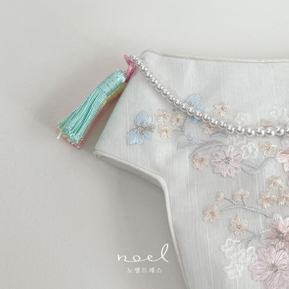 Kyung-hee Jobawi Hat in White Floral