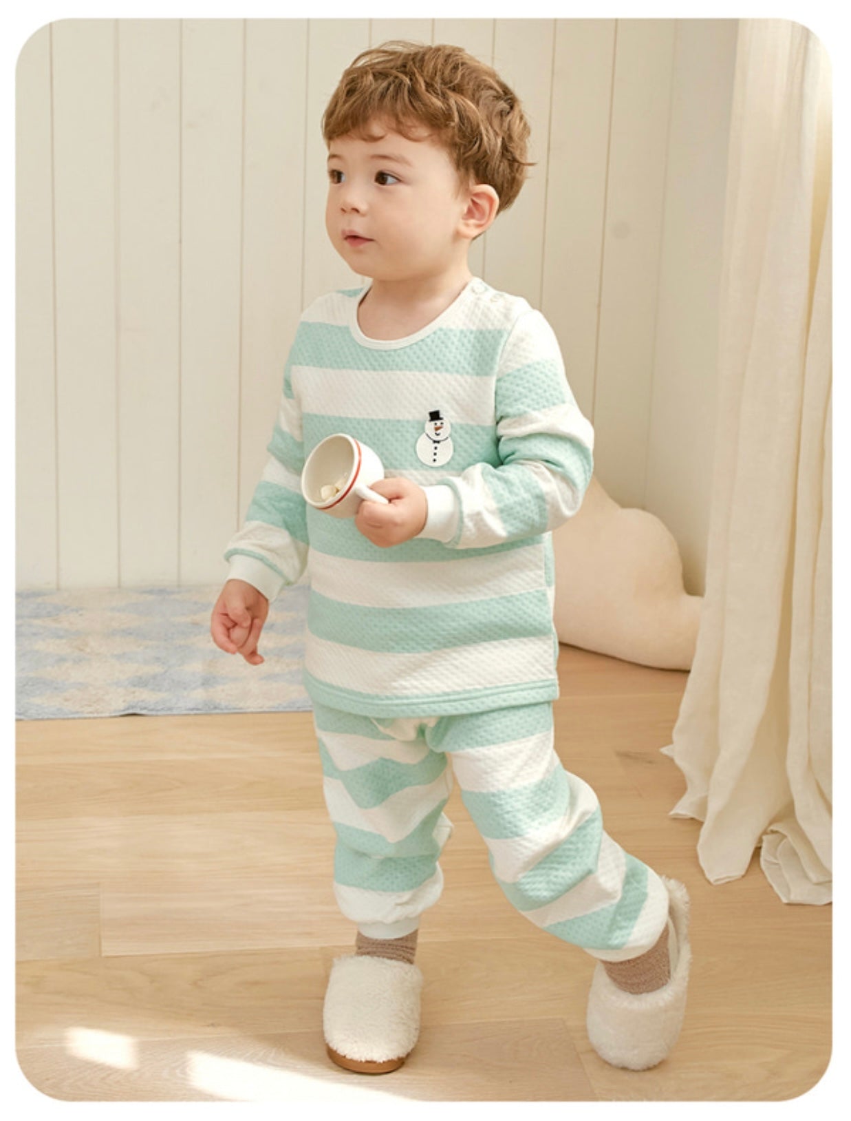 UniFriend Quilted Pajama Set - Striped Snowman