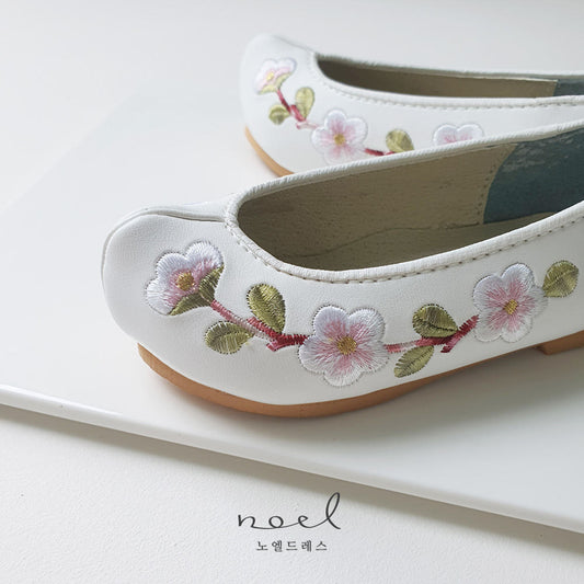 White Plum Blossom Hanbok Shoes